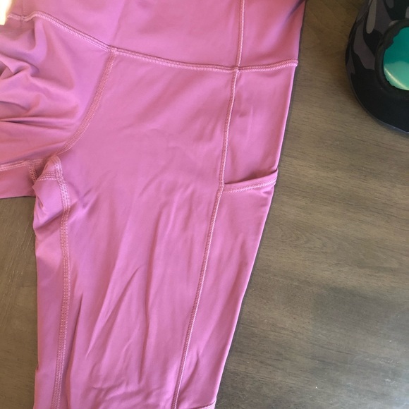 Lululemon - Picture 3 of 3